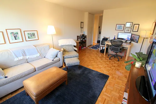 Rented by Nest Seekers International | media 7