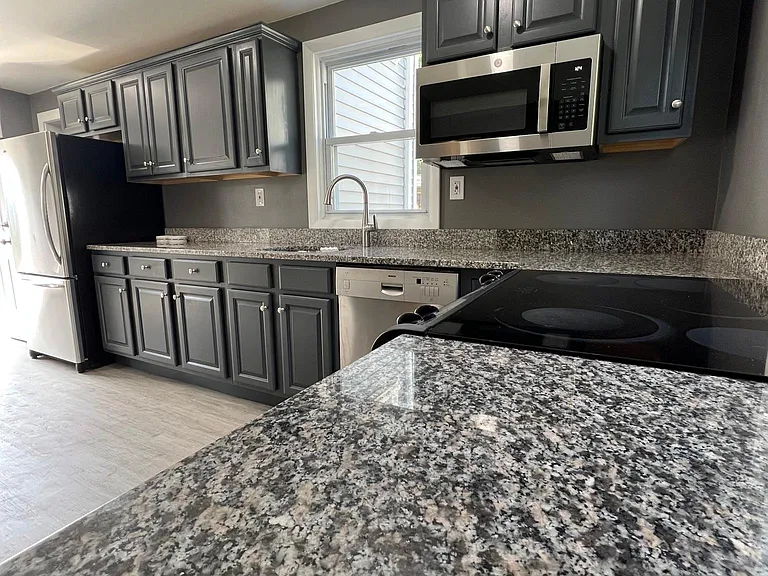 528 Reed Rd #F — Photo 3
