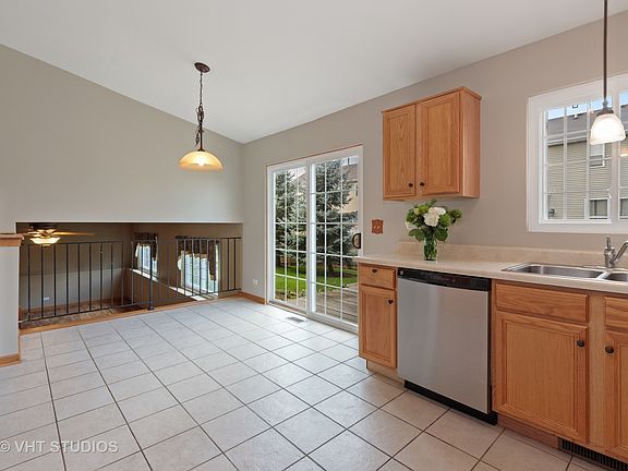 5th image of 2448 Lotus Dr