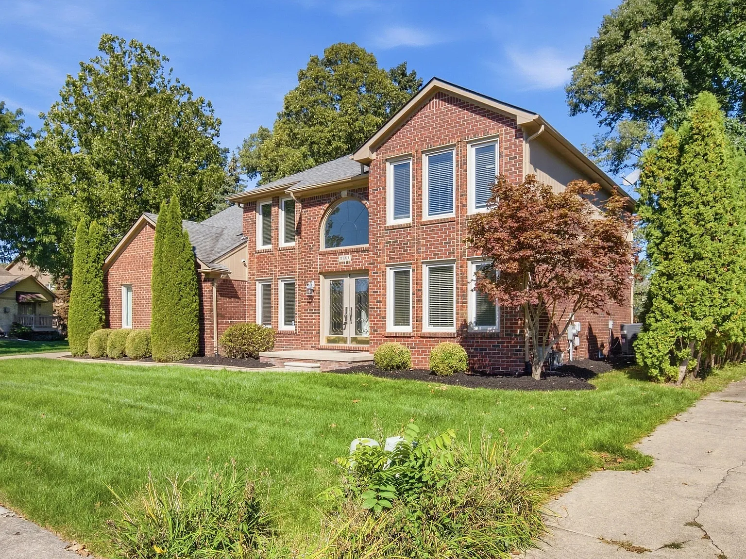 4 bed, 2.5 bath, 4628 sqft, $4,000 — Photo 3