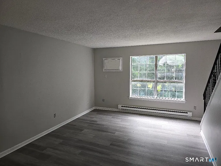 116 Angel Dr #D — Photo 2