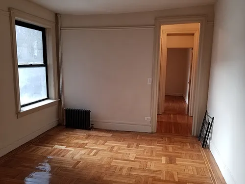 2305 Creston Ave Photo 1