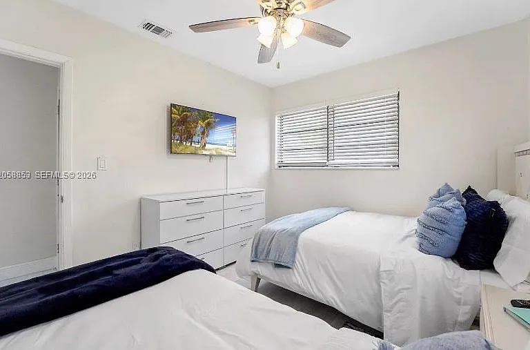 941 NW 180th Ter — Photo 11