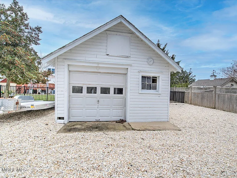 424 E Longport Ave — Photo 37