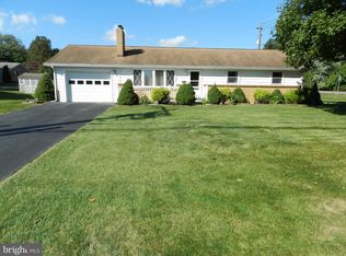 2 Pleasant View Dr, Mechanicsburg, PA 17050