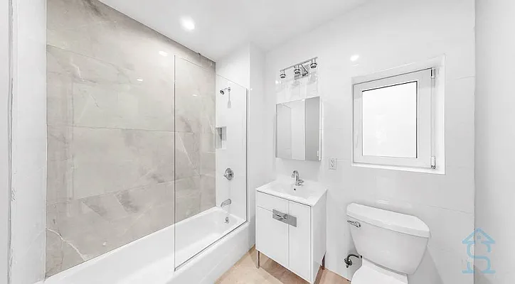 Rented by Skyhigh Realty NYC LLC | media 5