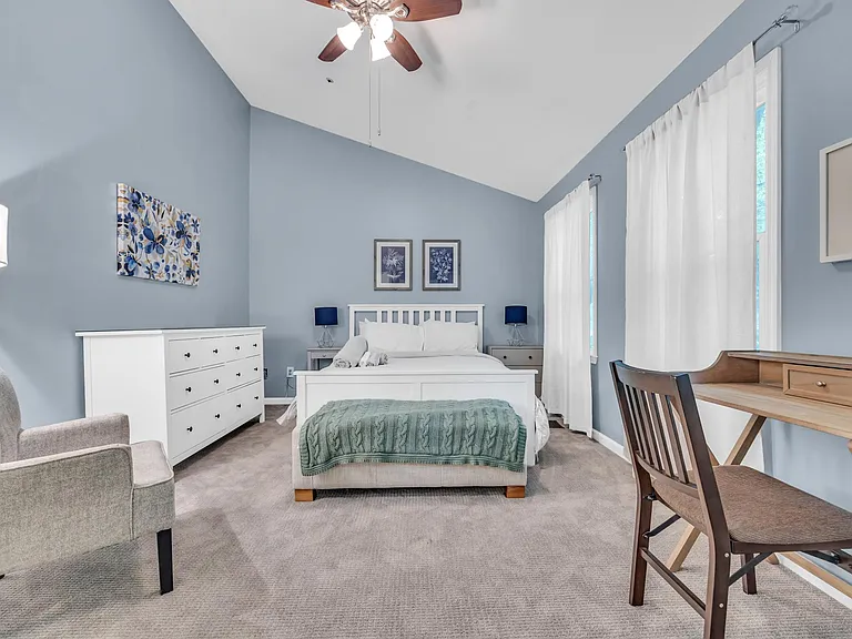 586 Saint James Walk SE — Photo 21