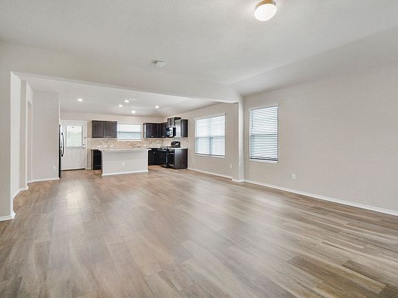 3rd image of 9028 Longhorn Park