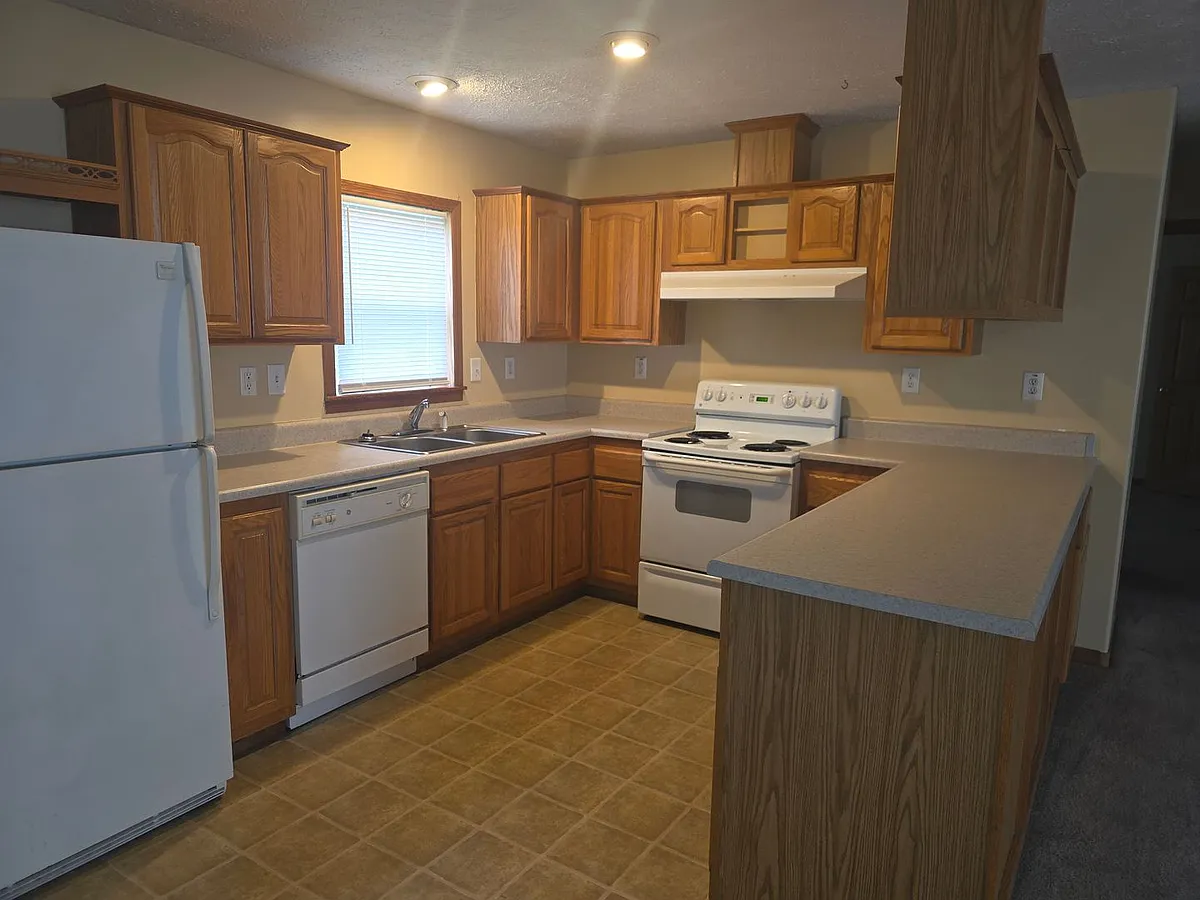 Building Photo - 135 Nova Ln