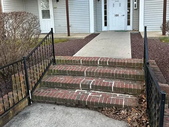 102 N Caroline Pl APT 101, Dover, DE 19904