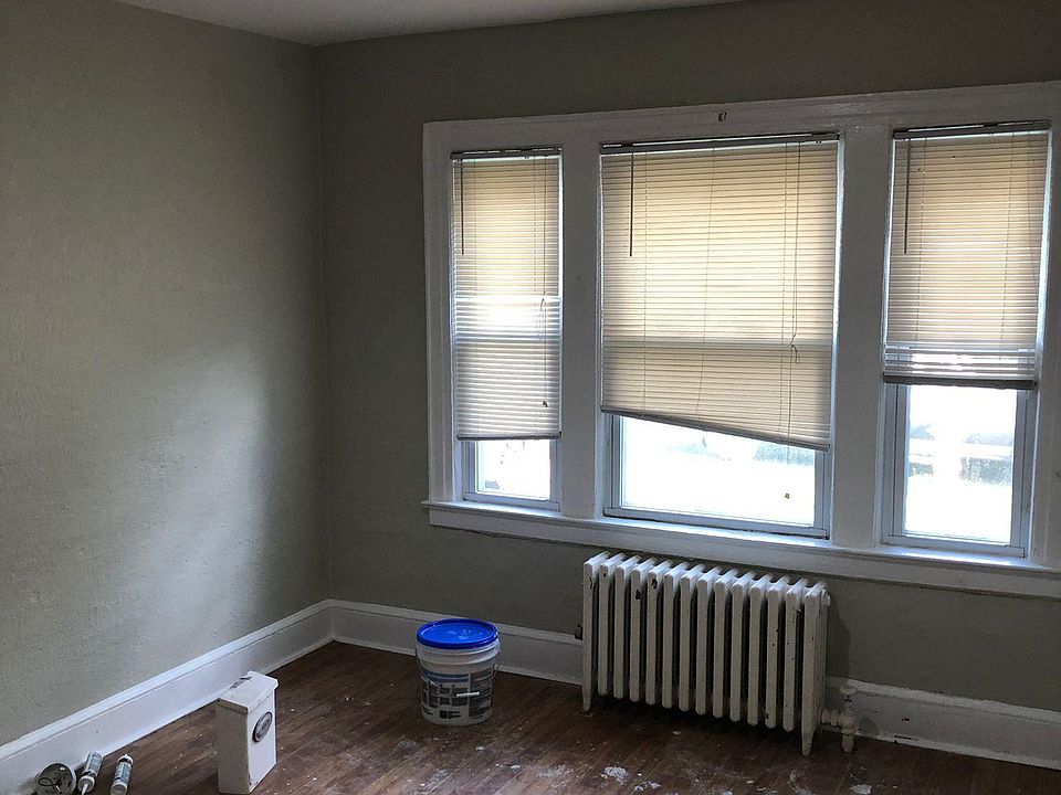 2nd image of 315 Ryan St APT 1R