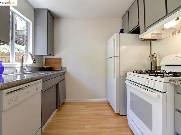 4th image of 387 Joan Vista St