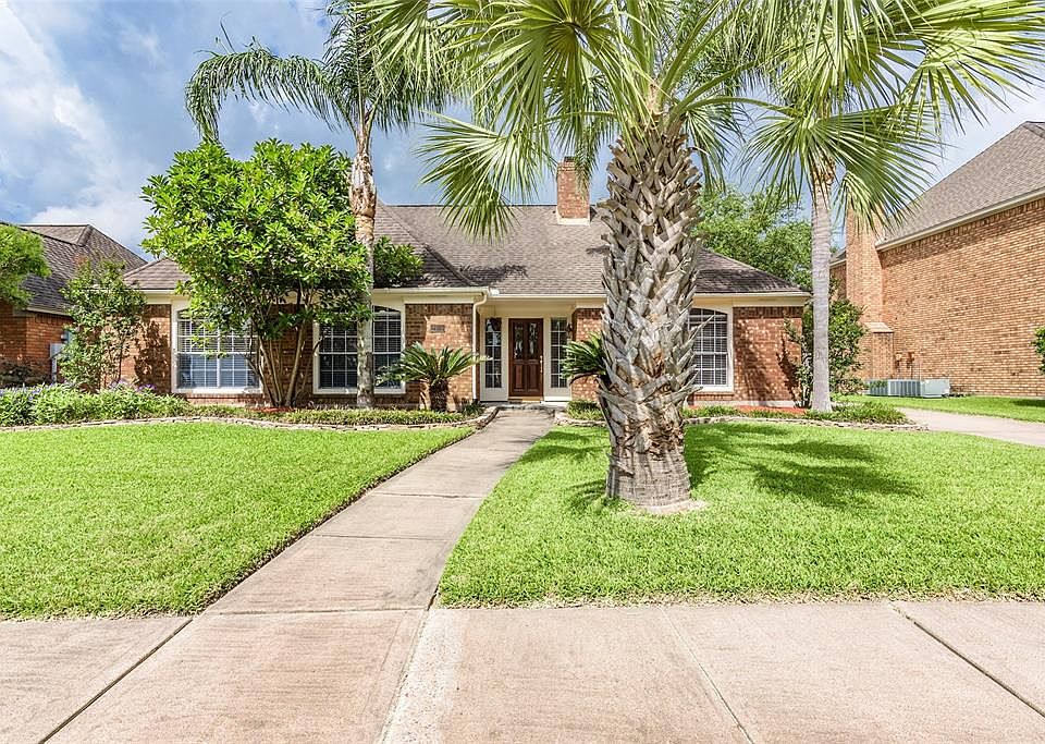 1st image of 2104 Lakeway Dr
