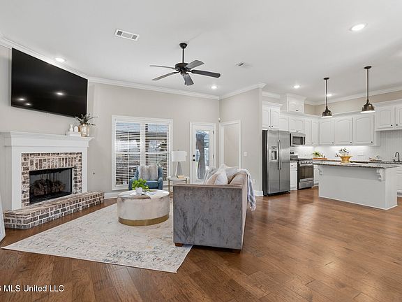 3rd image of 125 Western Ridge Cir