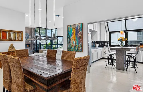11 Voyage St Photo 1