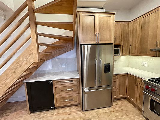 5th image of 426 W Broadway APT 6E