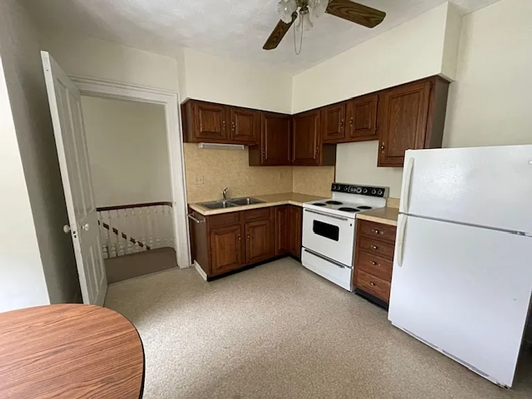 238 W Walnut St — Photo 10