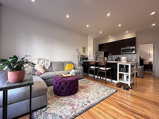 3rd image of 267 Lincoln Pl APT 6B