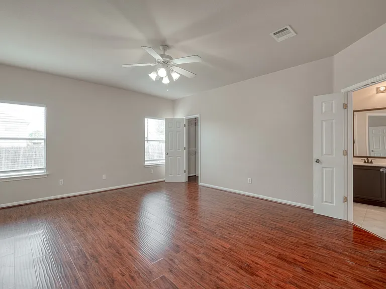 211 Hanstrom Dr — Photo 14