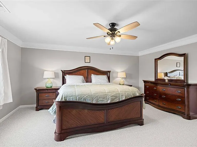 496 Spring View Dr — Photo 16