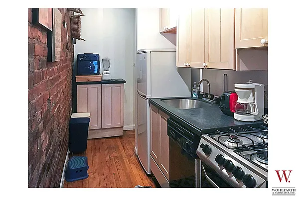 Rented by Wohlfarth & Associates Inc | media 11