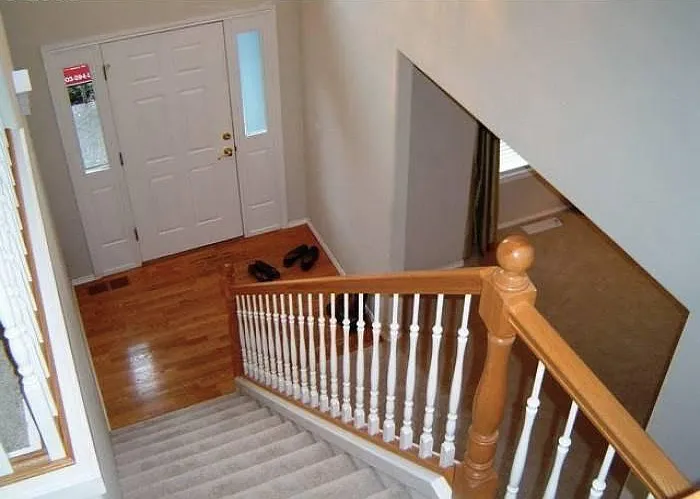 4 bed, 2.5 bath, 2347 sqft, $4,380 — Photo 2