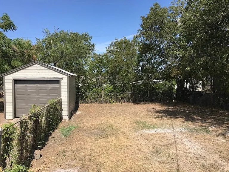 2417 Lowriemore Ln — Photo 7