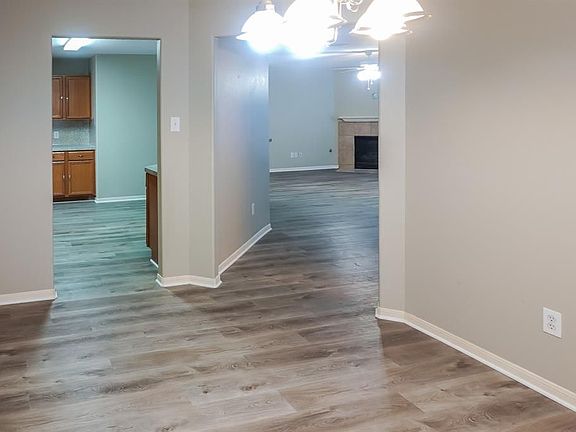 5th image of 3338 Barkers Crossing Ave