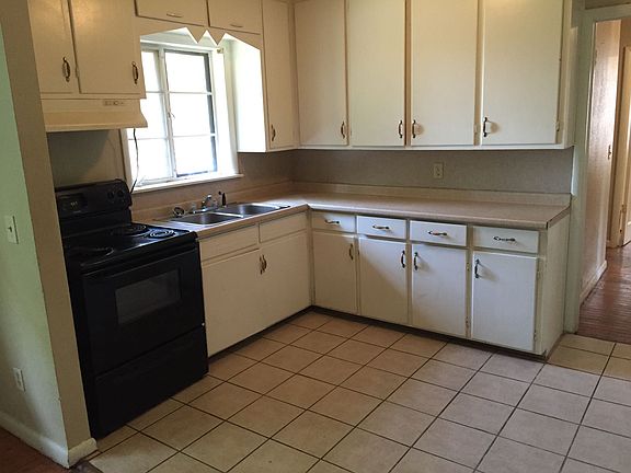 5th image of 1605 NE 47th St