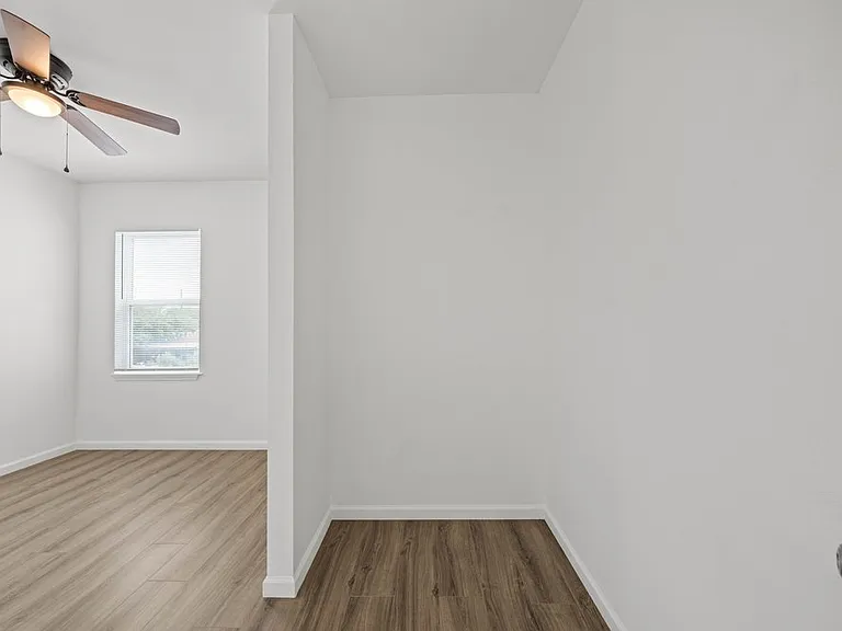 323 Gabriel St #201 — Photo 17
