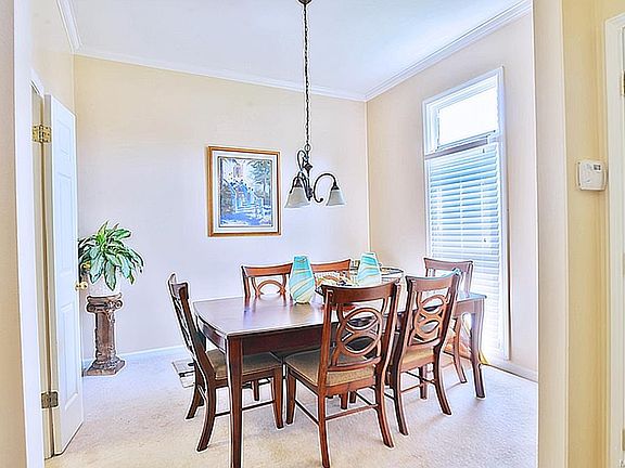 3rd image of 2224 Kingsbury Dr