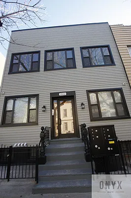 Rented by Onyx | media 48