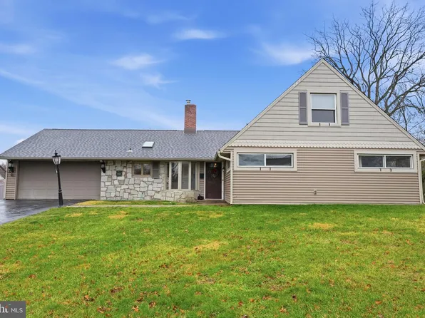 80 Silver Spruce Rd, Levittown, PA 19056