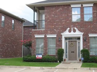 213 Forest Dr, College Station, TX 77840