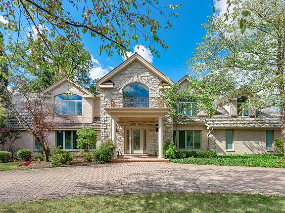 2nd image of 984 Oakhurst Ln