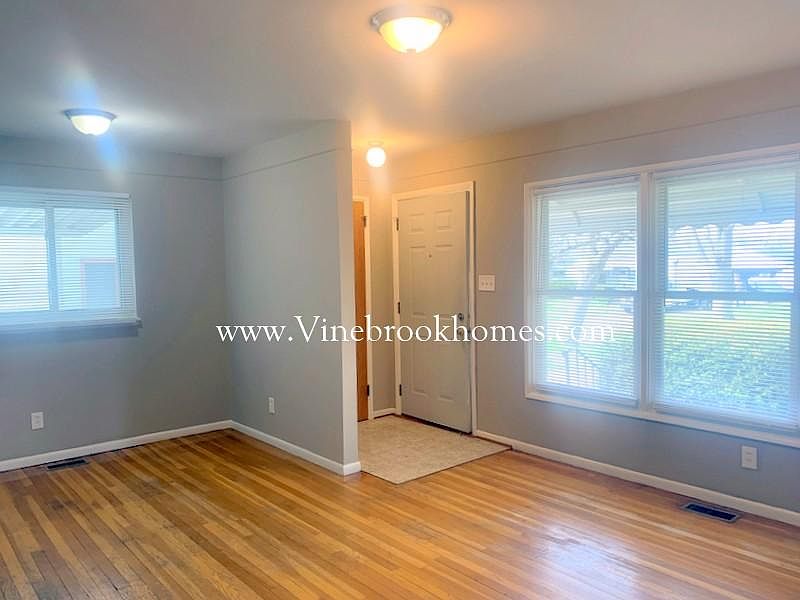 1st image of 550 Travis Dr