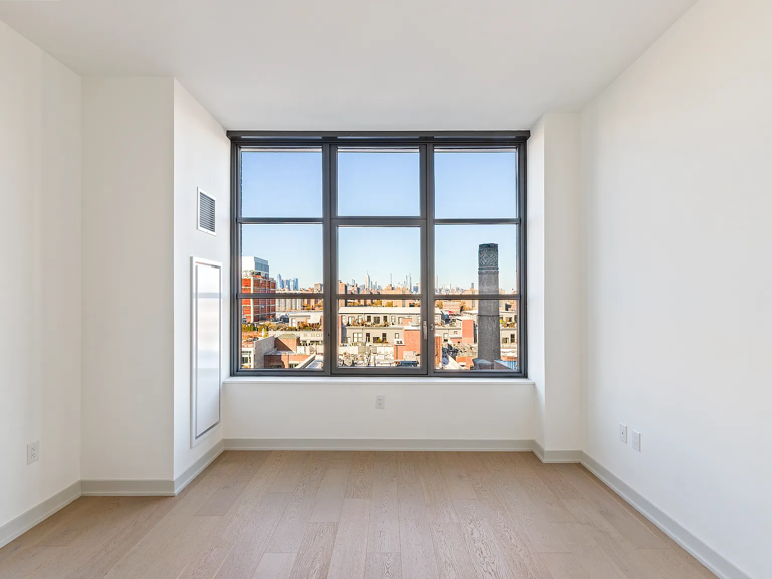 180 Front Street — Photo 3