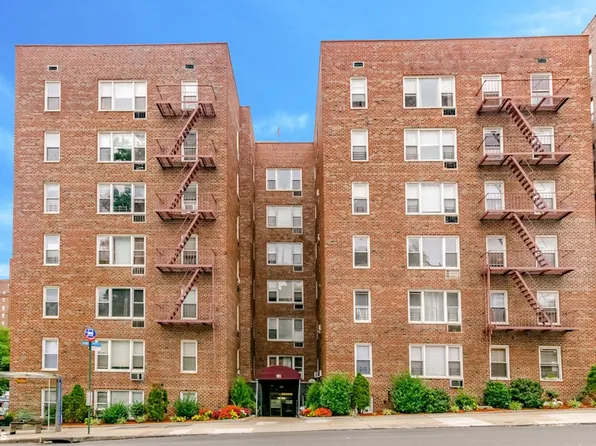 91 Vancortlandt Avenue West image 1 of 13