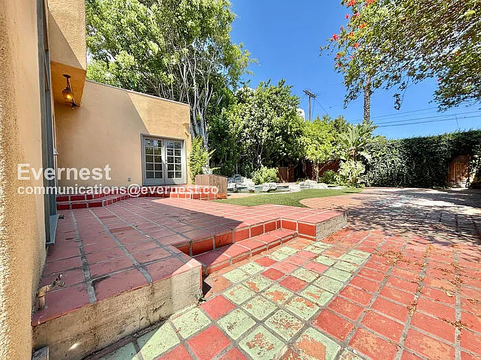 132 N Crescent Heights Blvd — Photo 29