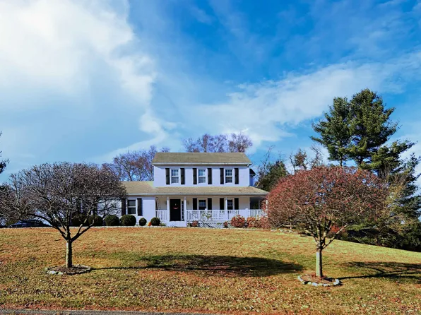 2 Country Farm Lane, New Milford, CT 06776