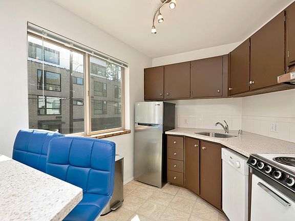 2nd image of 1901 Eastlake Ave E APT 203