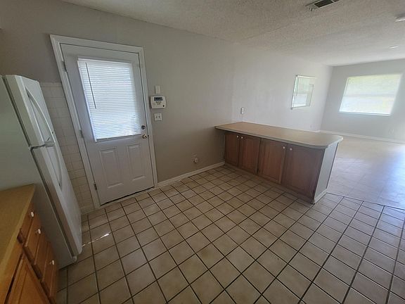 4th image of 37851 Crystal Way