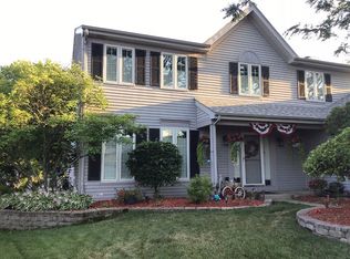 1054 Mountain Glen Way, Carol Stream, IL