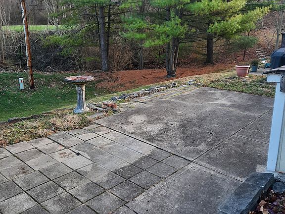 3rd image of 751 Johnston Dr