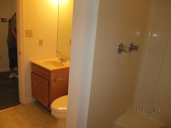 3rd image of 840 W Isabella St #B