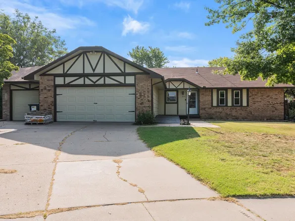 2430 N Charlotte Ct, Wichita, KS 67220