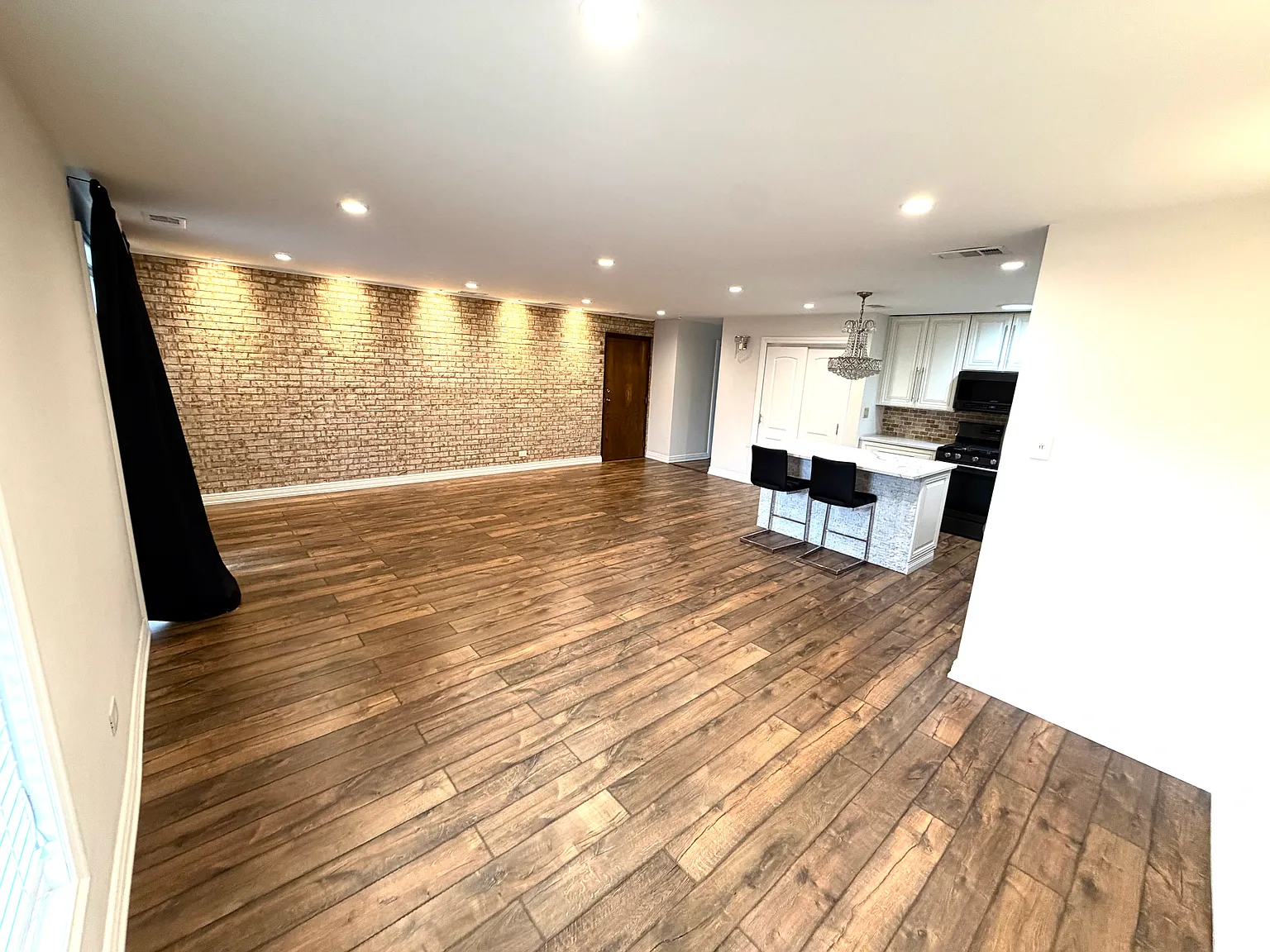 2 bed, 1300 sqft, $2,400 — Photo 2