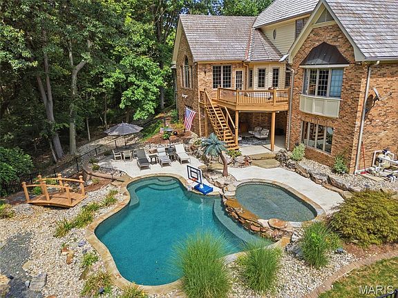 4th image of 1109 N Oxfordshire Ln