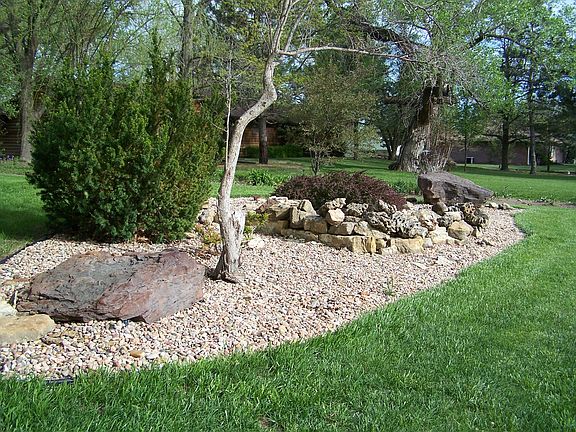 Front stone garden