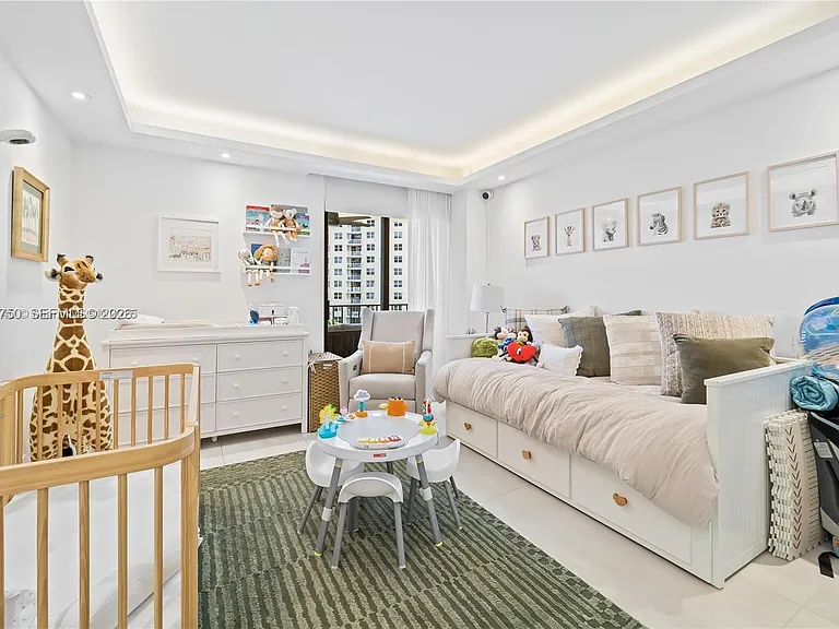 520 Brickell Key Dr — Photo 16
